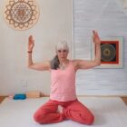 2024-2025 Matinée de Yoga 1 F2024-2025 Matinée de Yoga 1 Postures de Flexions Sukhasana bras en chandelier