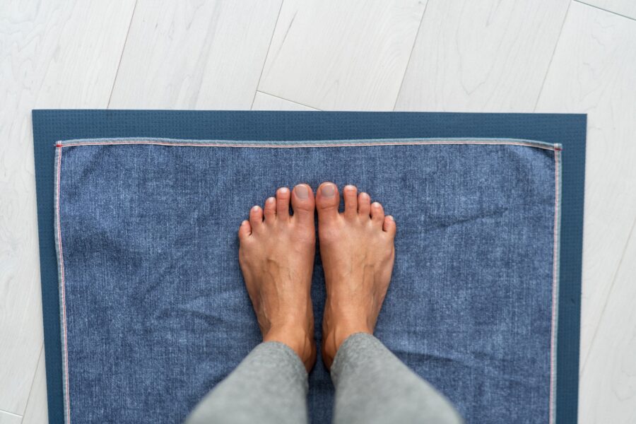 Blog - Bandeau pieds et tapis de yoga