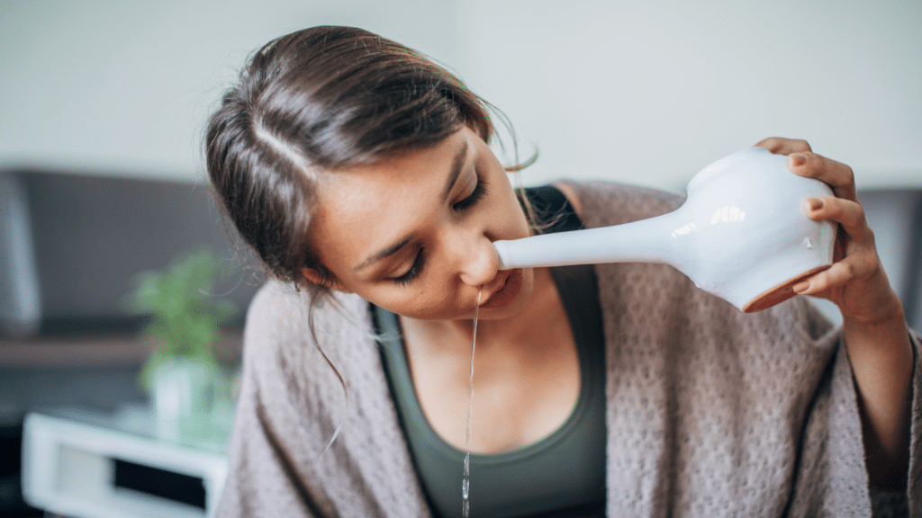 Le nettoyage du nez à l’eau salée, Jala Neti
