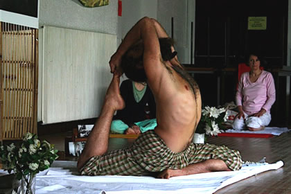 A propos d’un stage de Yoga selon Sri Sri Sri Satchidananda, avec Walter Thirak Ruta