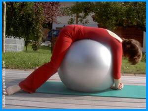 yogamrita ballon extension sur ventre1