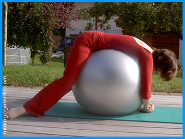 yogamrita ballon extension sur ventre1