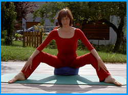 yogamrita flexion avant ecart coussin1